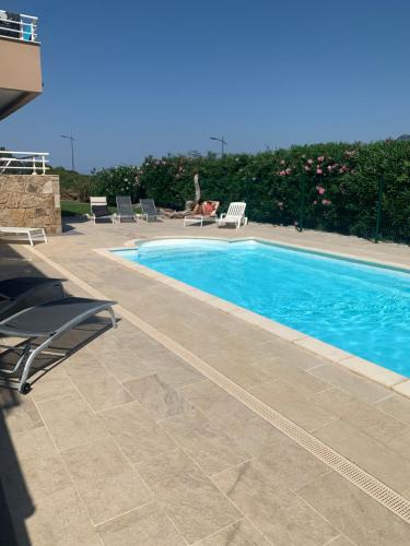 Grand T4 , vue magnifique à 50 m de la plage (Grand T4 , vue magnifique a 50 m de la plage) in Bartaccia