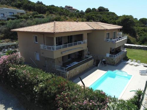 Grand T4 , vue magnifique à 50 m de la plage (Grand T4 , vue magnifique a 50 m de la plage) in Bartaccia