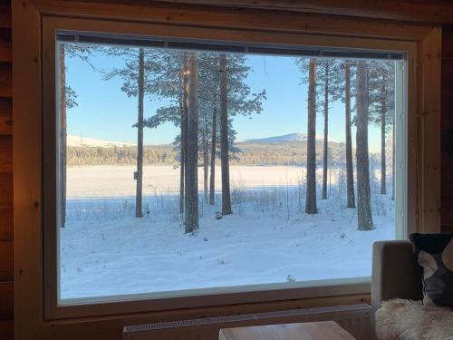 View, Kaupinmaja, Yllas, Akaslompolo, Lapland - Log Cabin with Lake and Fell Scenery in Kaupinjärvi