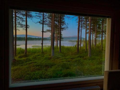 Kaupinmaja, Yllas, Akaslompolo, Lapland - Log Cabin with Lake and Fell Scenery in Kaupinjärvi