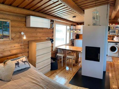 Kaupinmaja, Yllas, Akaslompolo, Lapland - Log Cabin with Lake and Fell Scenery in Kaupinjärvi