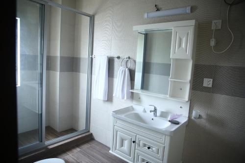 Gulberg Suites - image 11