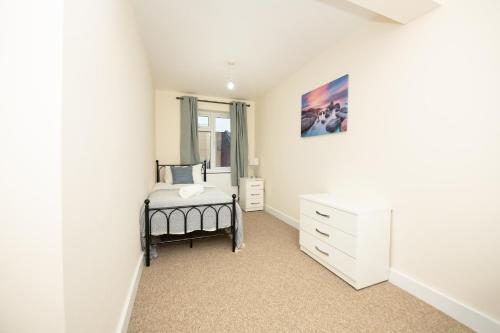Sutton Cottage - 4 Bed House in City Centre - image 2