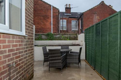 Sutton Cottage - 4 Bed House in City Centre - image 4