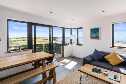 . Modern balcony property, Sea views over Newgale