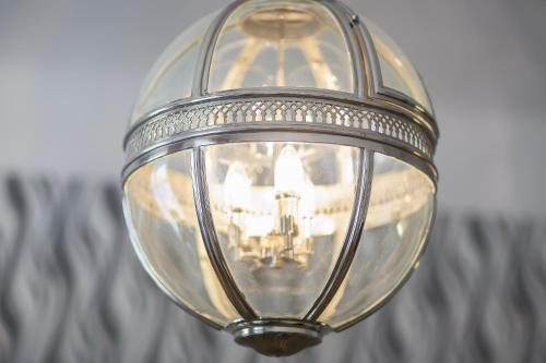 Carlton Suites - image 8