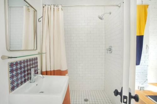 Annabelle 3A - Historic Downtown, Fully Equipped