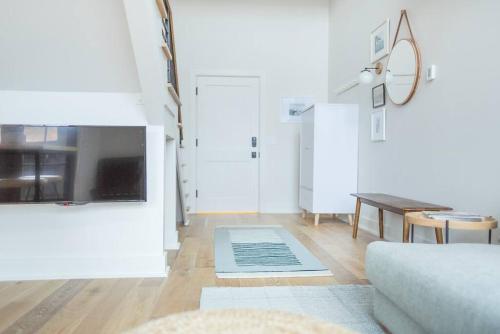 Annabelle 4A - Top Floor Loft Downtown With Patio