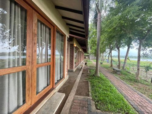 ทัศนียภาพ, Hotel Lake Park in โปลอนนารุวา