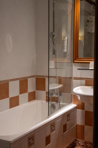 Hôtel De Fleurie - image 10