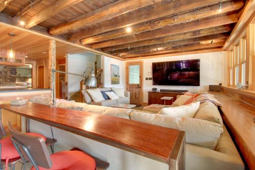 Serene Silver Bay Home on Lake George w/ Boat Slip in Hague