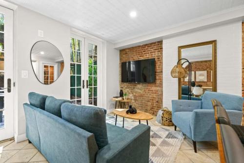 Newly Renovated 2BR w Rare Private Backyard and BBQ, Нью-Йорк (фото 8)