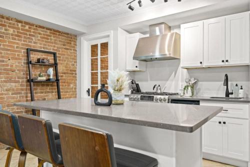 Newly Renovated 2BR w Rare Private Backyard and BBQ in New York, USA