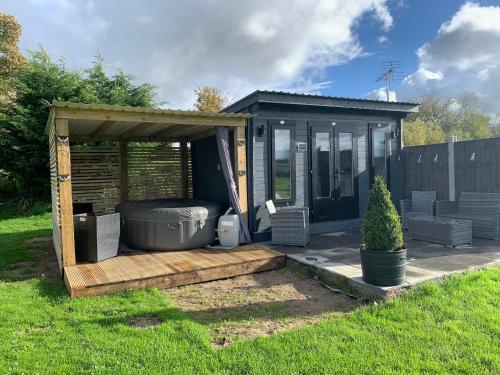 Dolafon farm luxury glamping cabin with hot tub