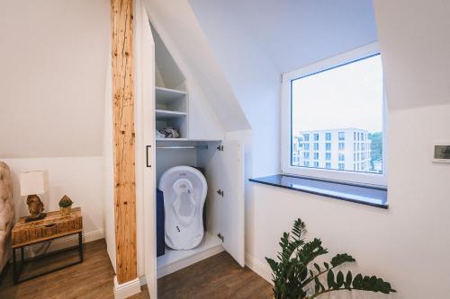 One-Bedroom Apartment with View image 10