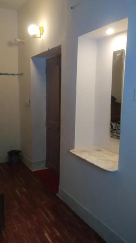 Standard Double Room image 3
