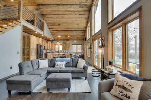 Modern Lakeside Chalet on Crow Wing Chain w/ Dock! in Nevis