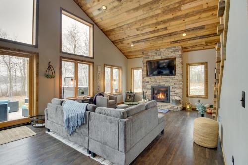 Modern Lakeside Chalet on Crow Wing Chain w/ Dock! in Nevis