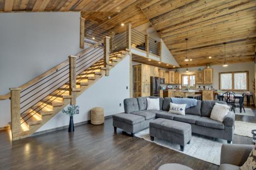 Modern Lakeside Chalet on Crow Wing Chain w/ Dock! in Nevis