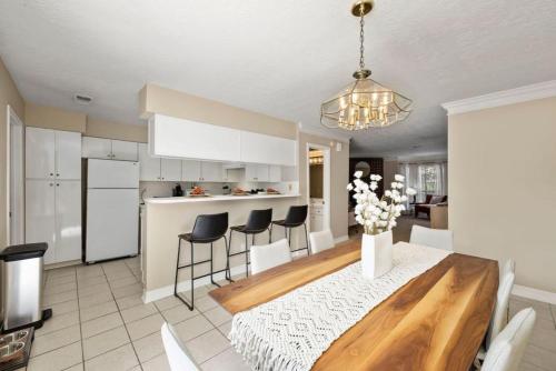 Létesítmények, Montrose 2-Unit Retreat 4BR Sleeps 20 Near DT near Buffalo Bayou Park