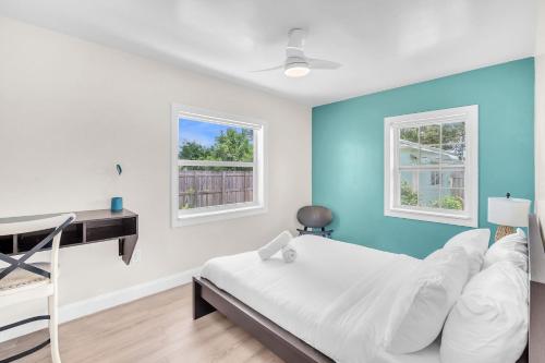 Bluewave Bungalow - #2 Charming & Relaxing 2 1 in Dania Beach, USA