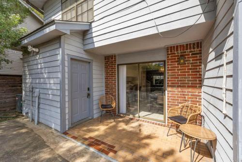 Létesítmények, Montrose 2-Unit Retreat 4BR Sleeps 20 Near DT near Buffalo Bayou Park