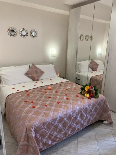 1 king bed, 1 twin bed