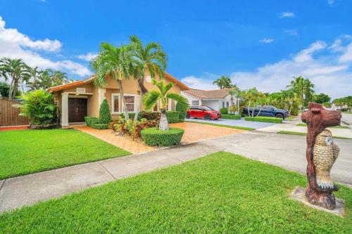 Alexas Oasis - 3 2 - Pool & Very Spacious in Miami, USA