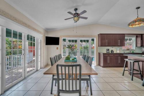 Alexas Oasis - 3 2 - Pool & Very Spacious in Miami, USA