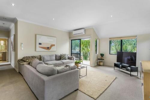 Upper Floor 2BR Unit near Eastern Auckland Beaches, Auckland (foto 3)