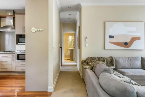 Upper Floor 2BR Unit near Eastern Auckland Beaches, Auckland (foto 9)