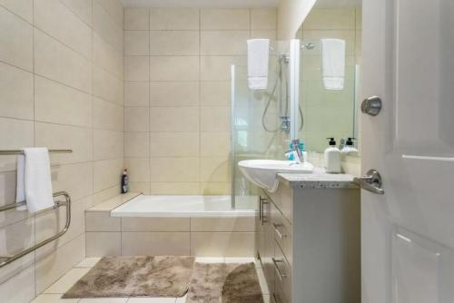 Upper Floor 2BR Unit near Eastern Auckland Beaches, Auckland (foto 10)