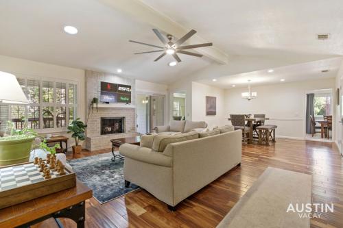 Family Friendly ATX Home for 8 Wifi and Cozy Deck in Austin, USA