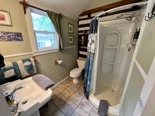 Sherwood Court Cottages - image 14