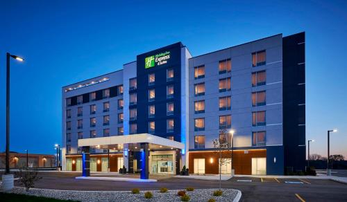 Holiday Inn Express & Suites Windsor East - Lakeshore, an IHG Hotel