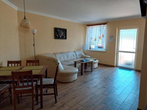 2 bedrooms, 5 beds