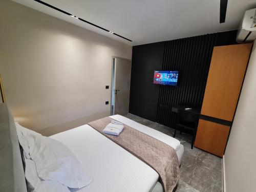 One-Bedroom Apartment image 10