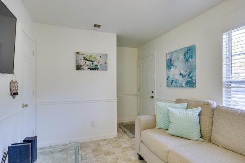 Quaint Orangeburg Townhome Near Hospitals and Campus in Orangeburg, USA