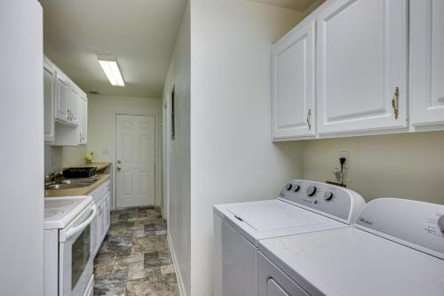 Quaint Orangeburg Townhome Near Hospitals and Campus in Orangeburg, USA