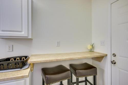 Quaint Orangeburg Townhome Near Hospitals and Campus in Orangeburg, USA