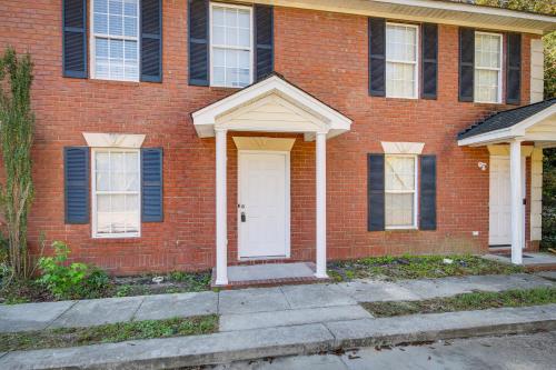 Quaint Orangeburg Townhome Near Hospitals and Campus