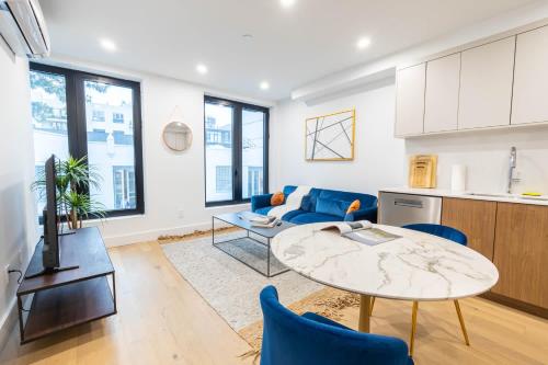 149BK-202 NEW Condo 1BR IN PRIME GREENPOINT BK in Brooklyn, USA