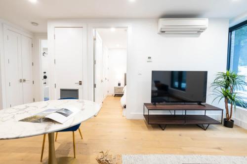 149BK-202 NEW Condo 1BR IN PRIME GREENPOINT BK in Brooklyn, USA