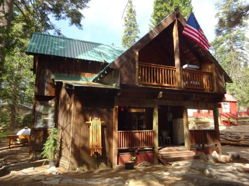 . The Knotty Cabin in Kings Canyon National Park