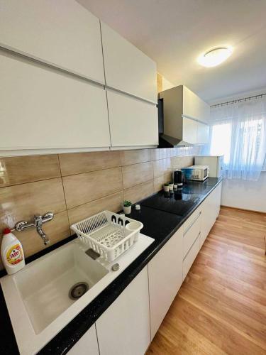 City View Rooms 1