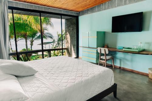 Puro Surf Hotel