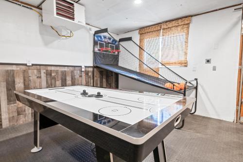 Sugarwood -Cozy and relaxing cabin that sits on a tranquil lot! Ping pong and Air Hockey Table! in Sugarloaf, USA