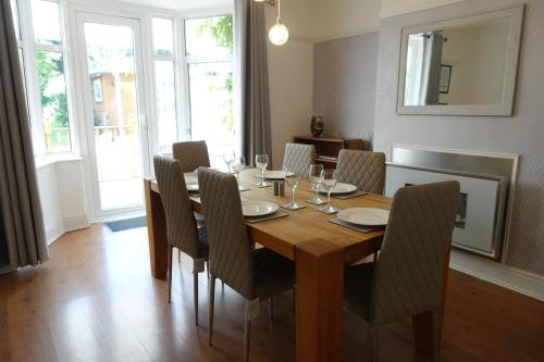 Huge 9 Bed Property Sleeps 17, Near NEC, City Centre, HS2, Birmingham (fotografie 11)