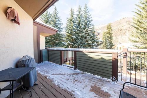 Townhome with Covered Parking Space & Fireplace