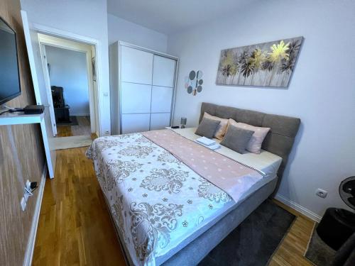 Pleasure Lux1 Apartment - image 8
